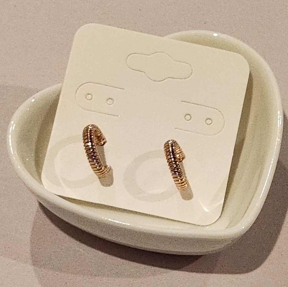 Gold-Tone Ribbed Hoop Earrings - Picture 4 of 7